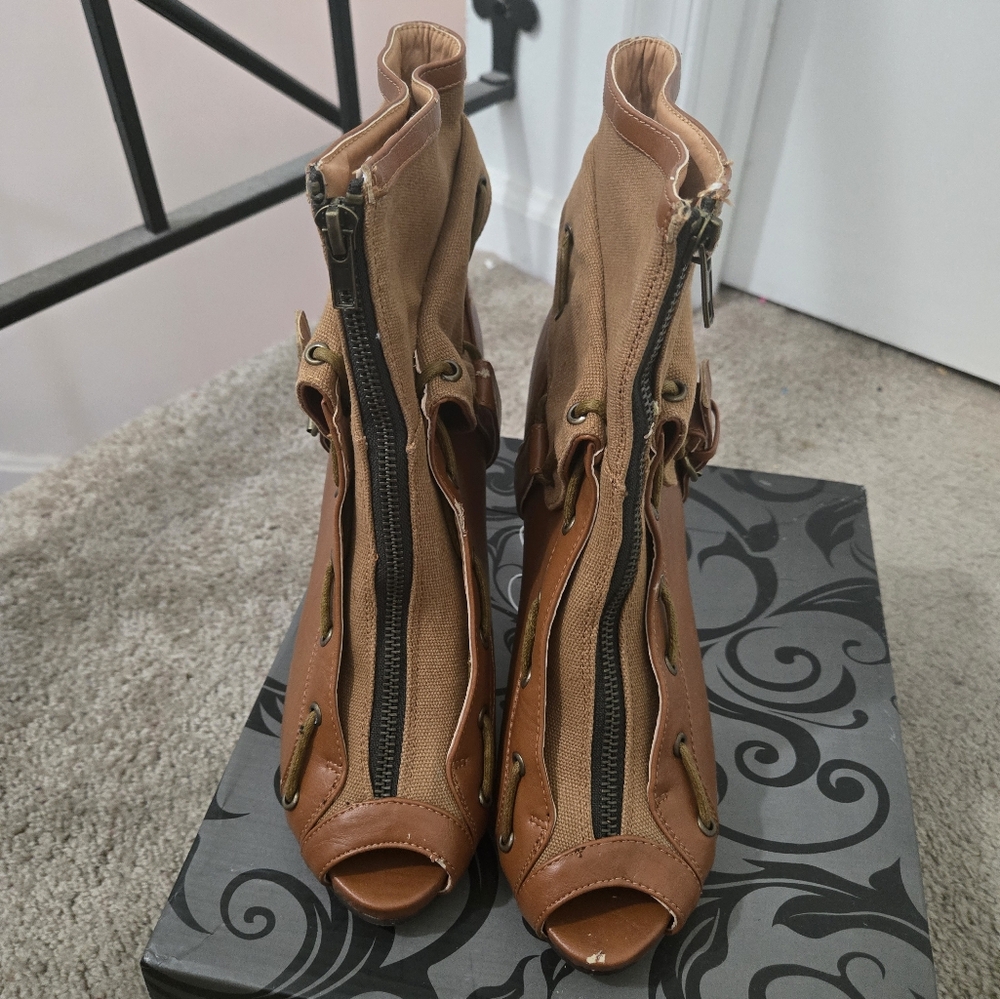 Heels - Picture 2 of 7